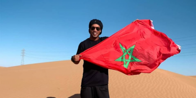 Ronaldinho dan Bendera Maroko di Sahara